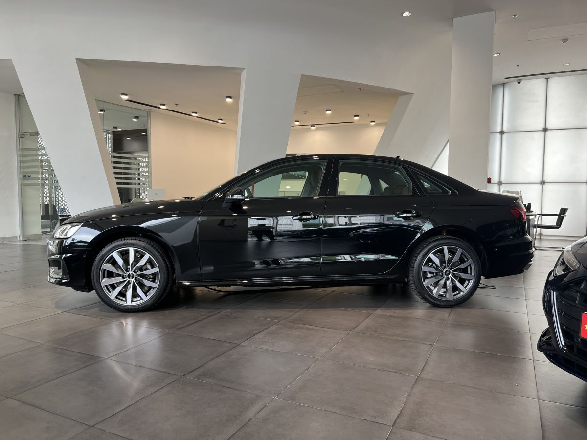 Audi A4 40 TFSI Black Edition 2024