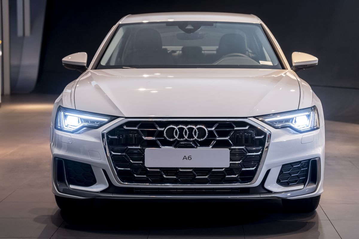 AUDI A6 MỚI ĐƯỢC PHÂN PHỐI VỚI PHIÊN BẢN S LINE 40 TFSI