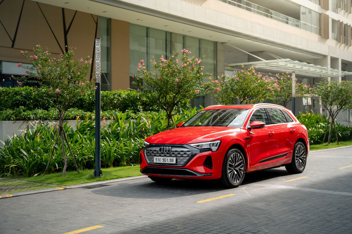 AUDI Q8 E-TRON - DẪN ĐẦU CÔNG NGHỆ, BỨT PHÁ GIỚI HẠN